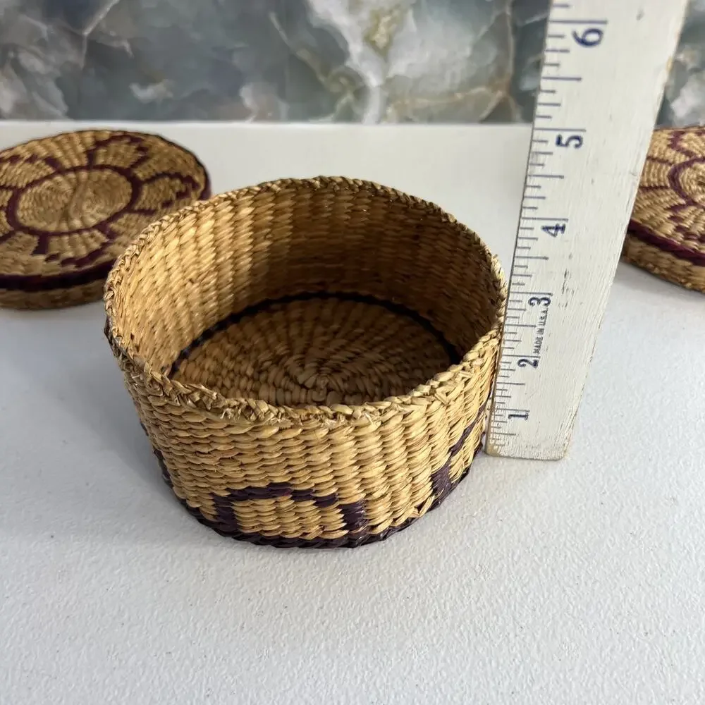 Woven Wicker Basket With Lid Round Trinket Basket Floral Design Jewelry Holder
